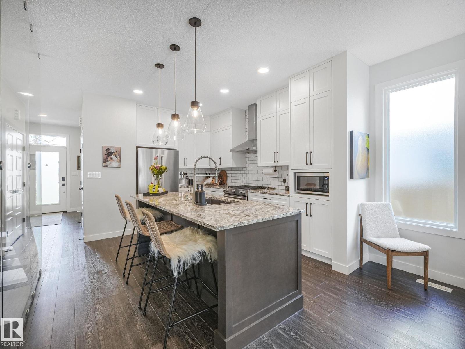 10221 135 Street NW - Photo 8