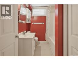 1434 Hochelaga Street W, Moose Jaw, SK S6H6G5 Photo 16