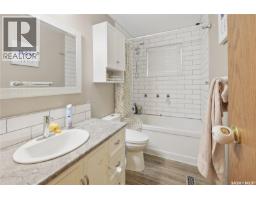 4pc Bathroom - 1434 Hochelaga Street W, Moose Jaw, SK S6H6G5 Photo 7