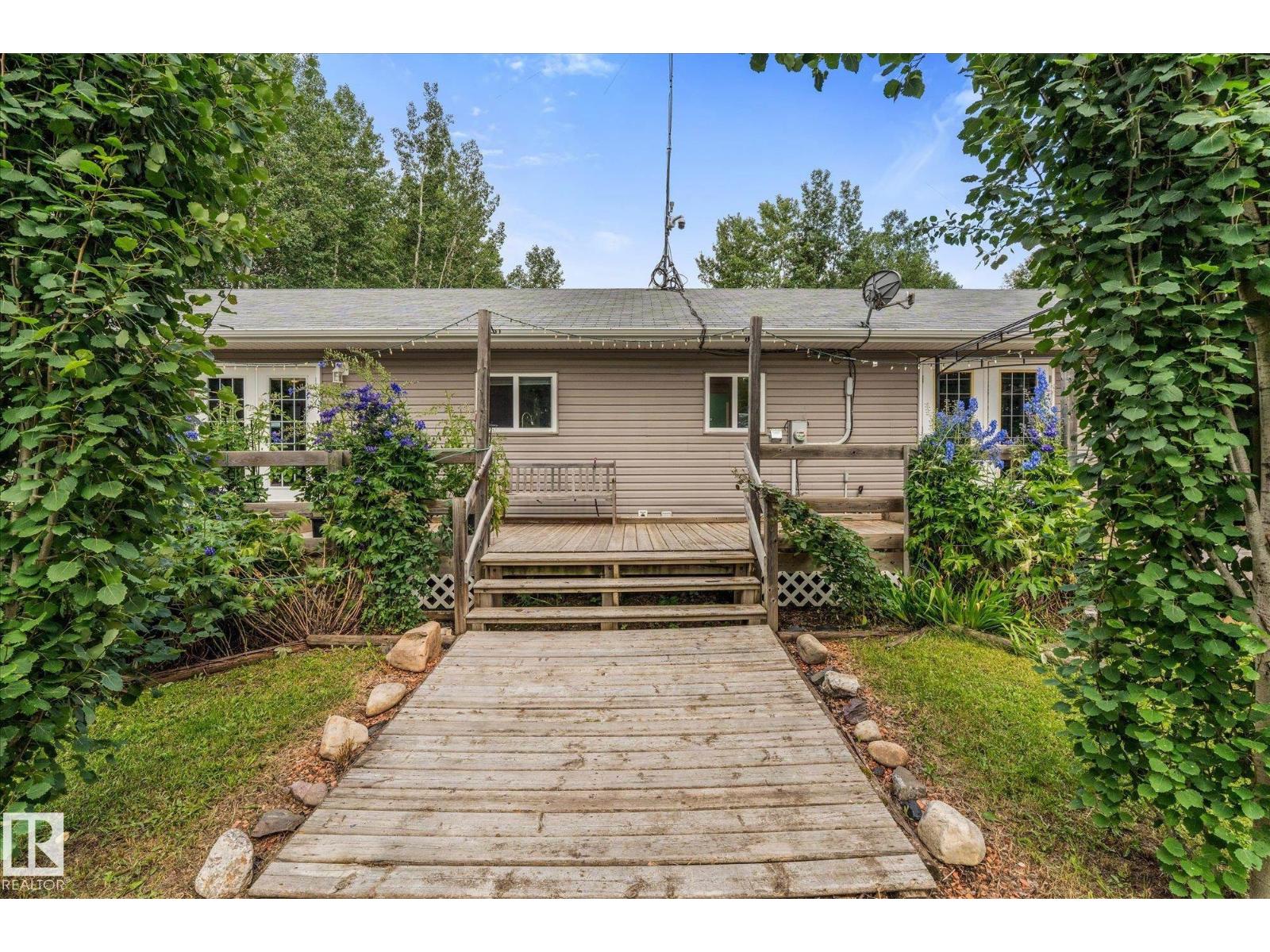 #20 52414 RGE ROAD 30 - 64