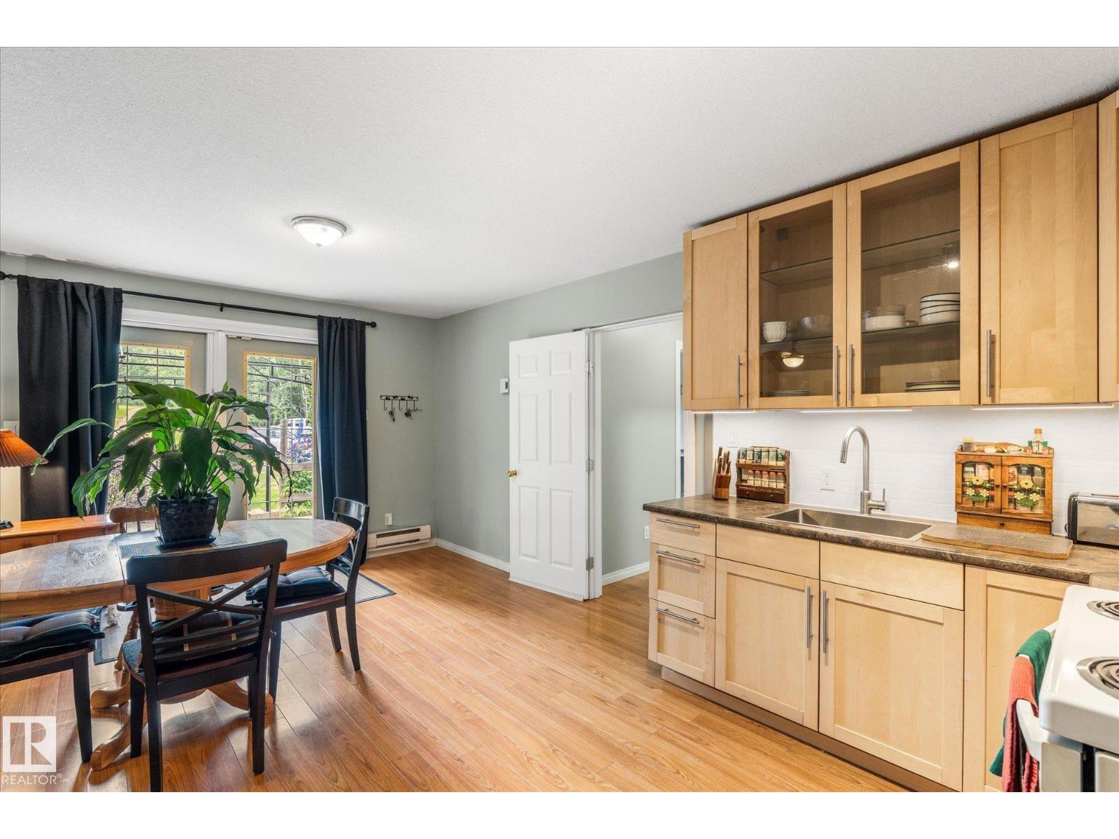 #20 52414 RGE ROAD 30 - 43
