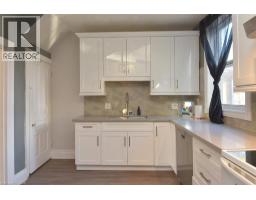Eat in kitchen - 56 Kinrade Avenue, Hamilton, ON L8L6L6 Photo 11