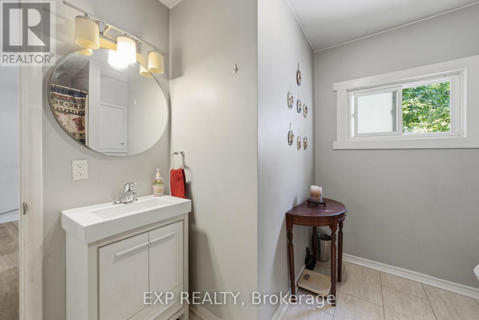 29 WINNIETT STREET - Image 14