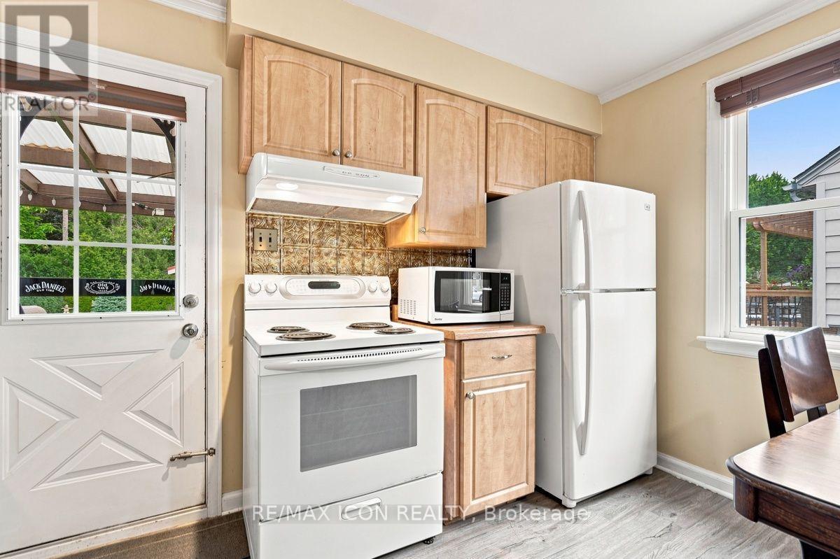 374 HALE STREET - 11