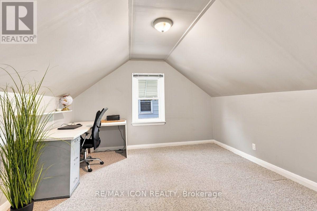 374 HALE STREET - 23