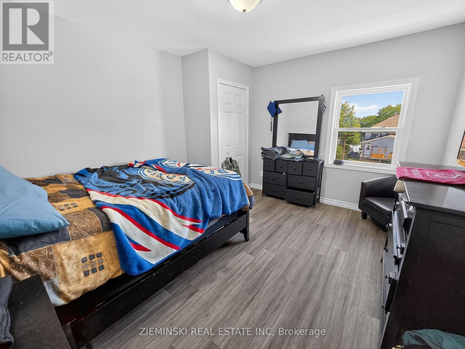 137 CAMBRIDGE AVENUE - 16