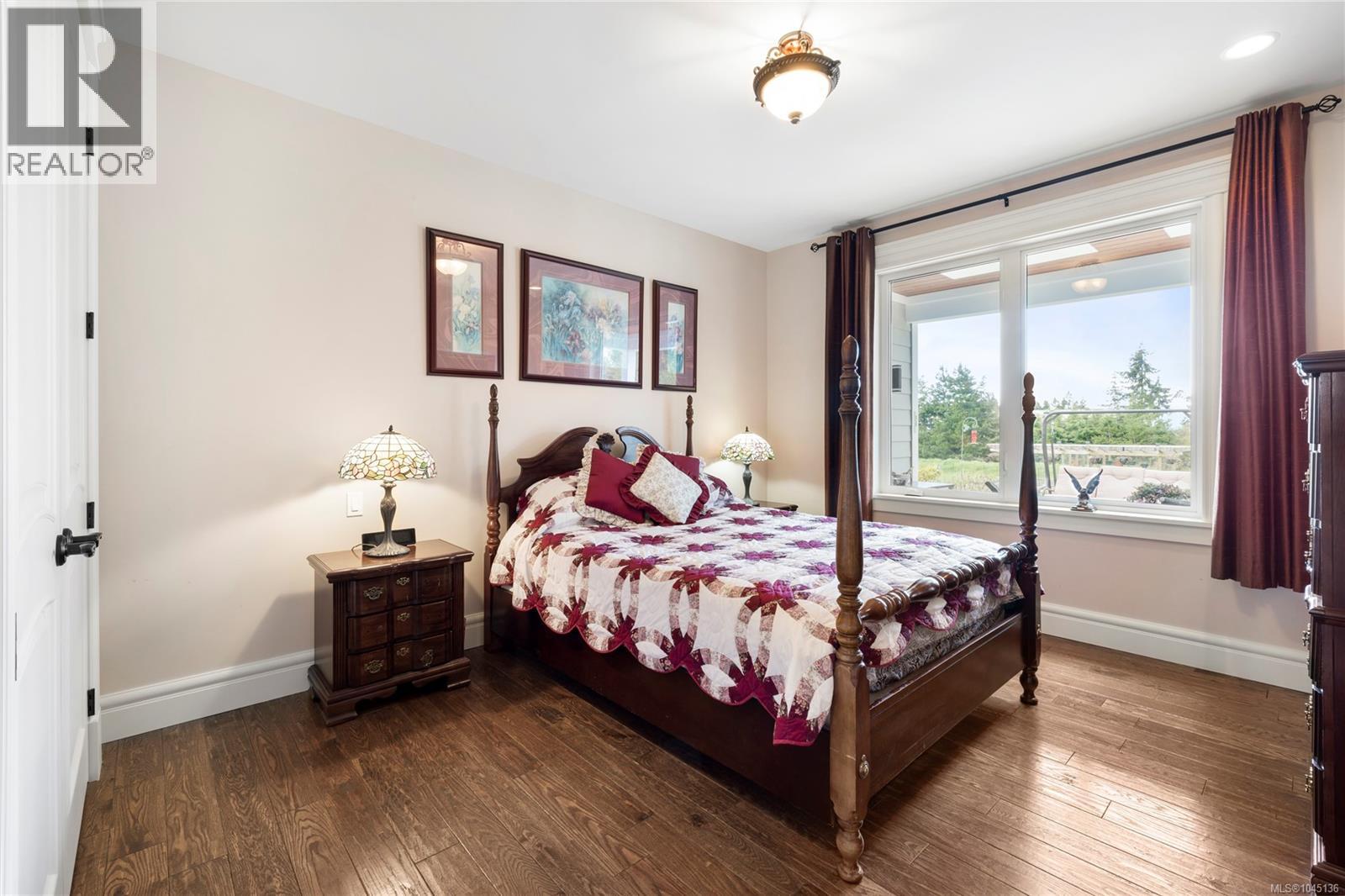 1045 Matuka Dr - Image 29