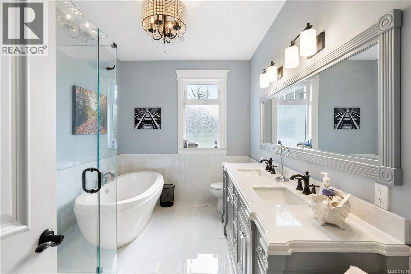 1045 Matuka Dr - Image 31