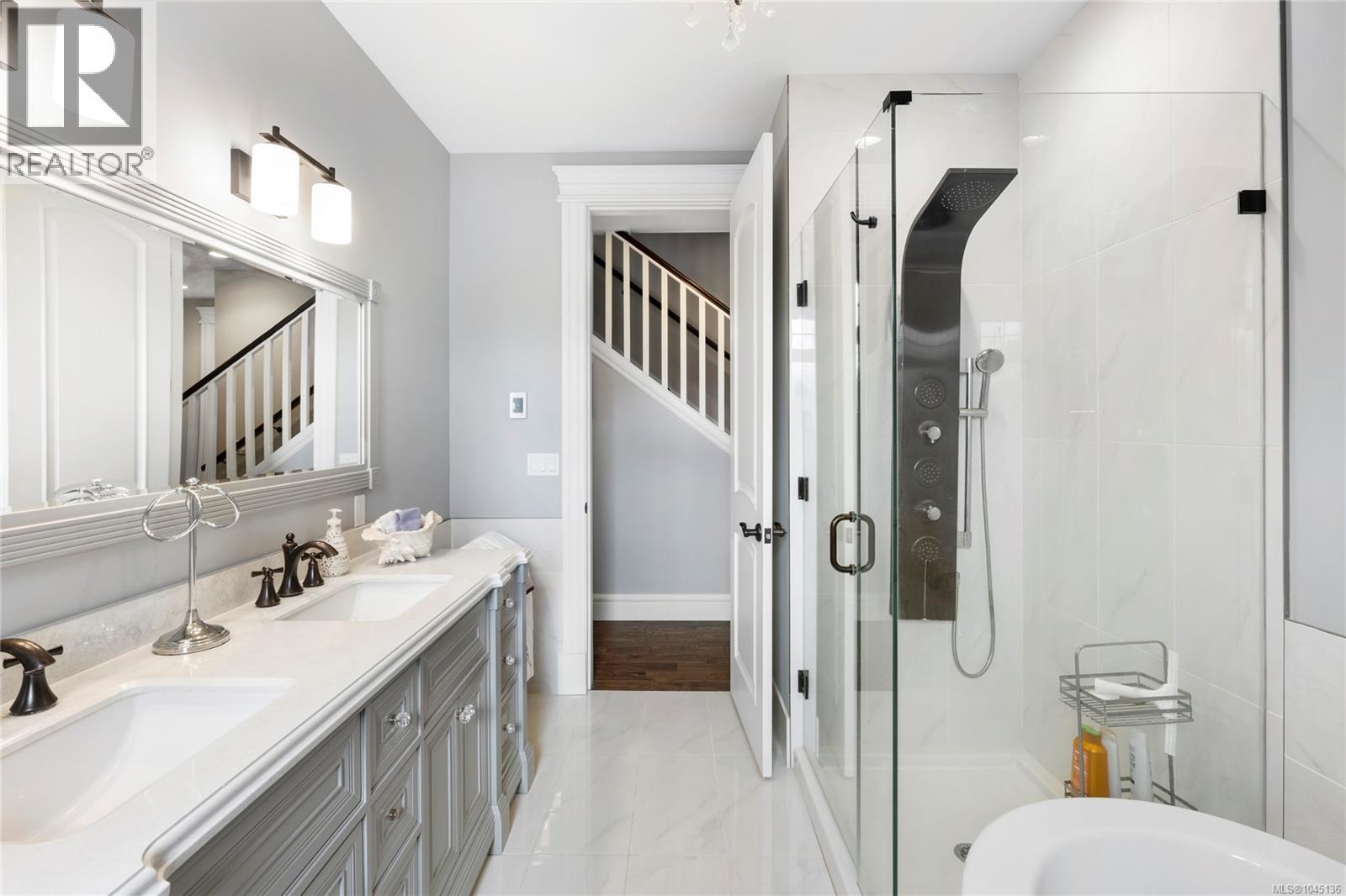 1045 Matuka Dr - Image 32