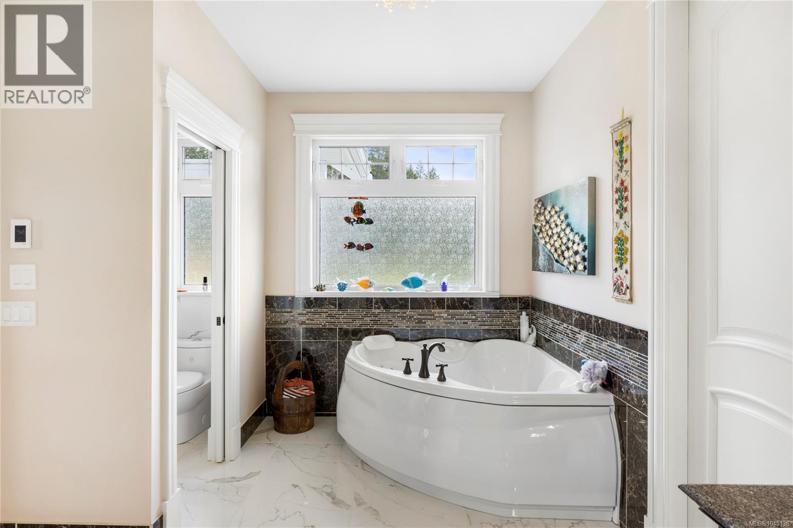1045 Matuka Dr - Image 33