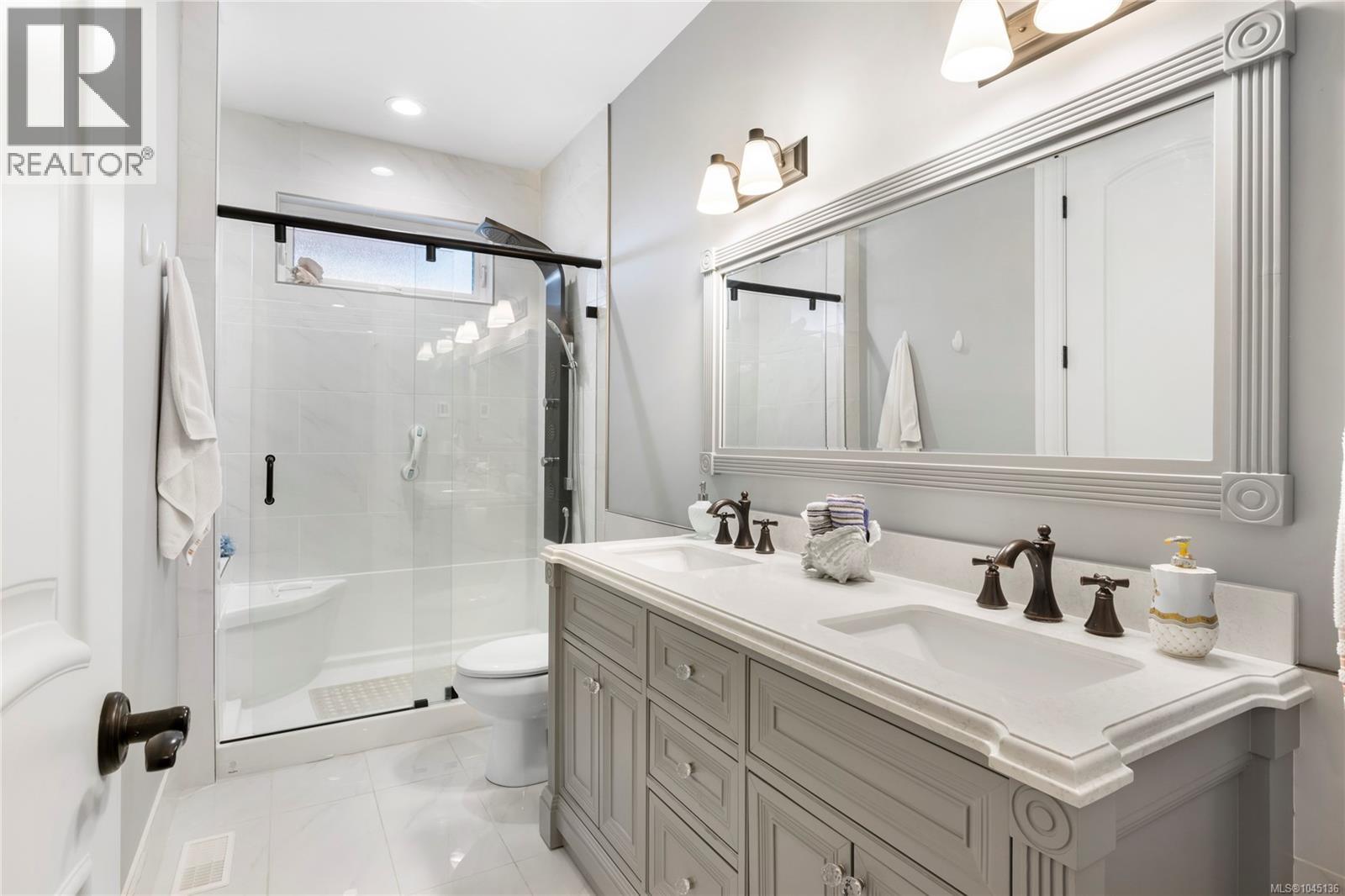 1045 Matuka Dr - Image 34