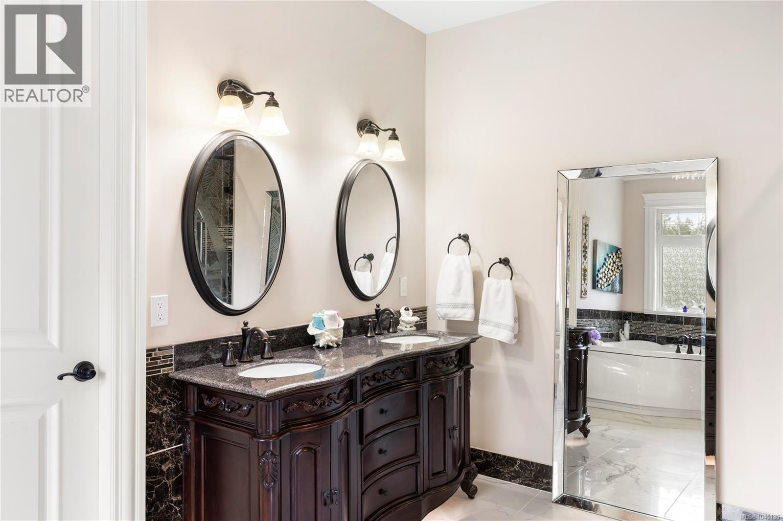 1045 Matuka Dr - Image 35