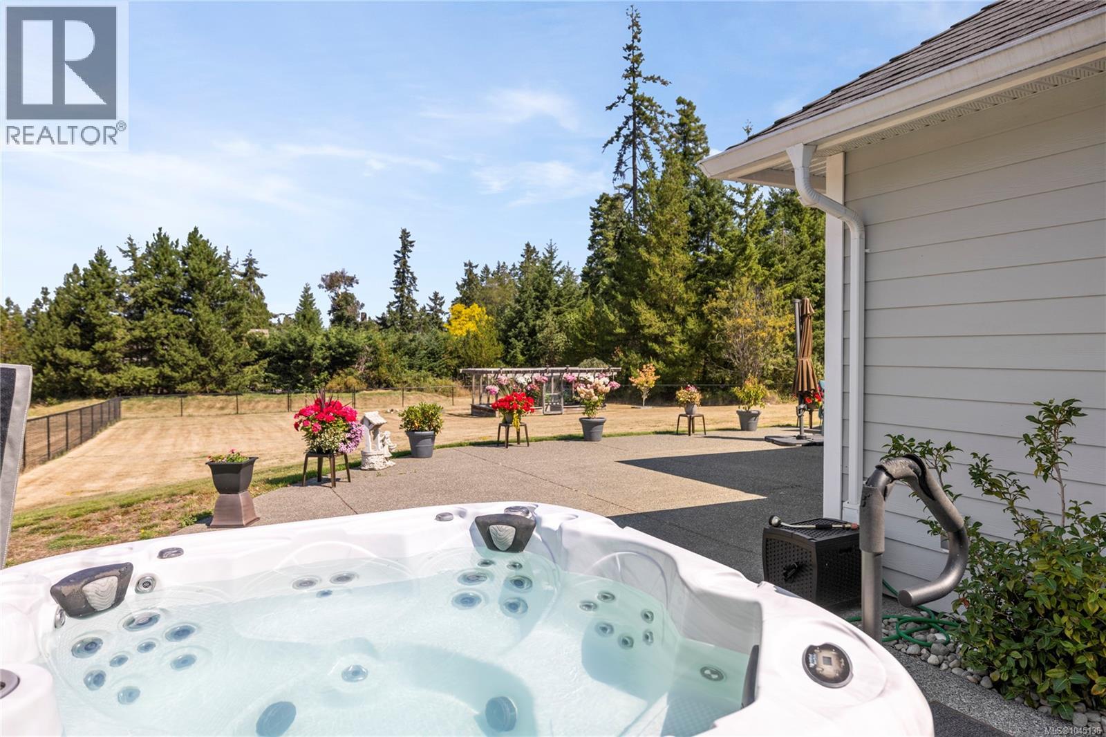 1045 Matuka Dr - Image 44