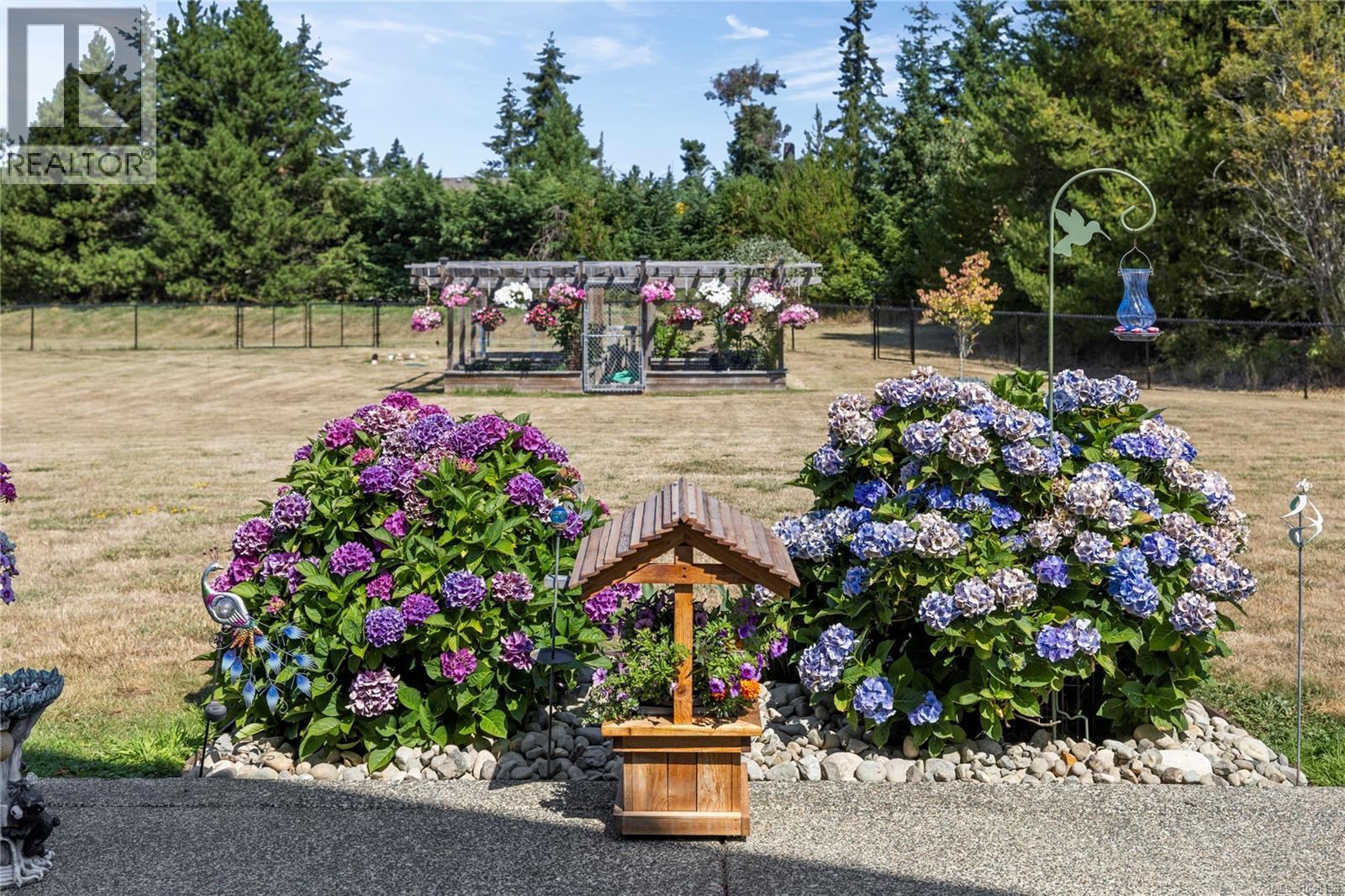 1045 Matuka Dr - Image 47