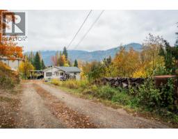 1976 Watson Lane, Fruitvale, BC V0G1L1 Photo 22