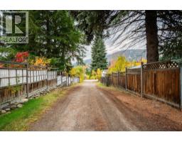 1976 Watson Lane, Fruitvale, BC V0G1L1 Photo 21
