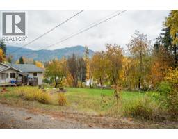 1976 Watson Lane, Fruitvale, BC V0G1L1 Photo 23