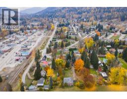 1976 Watson Lane, Fruitvale, BC V0G1L1 Photo 34