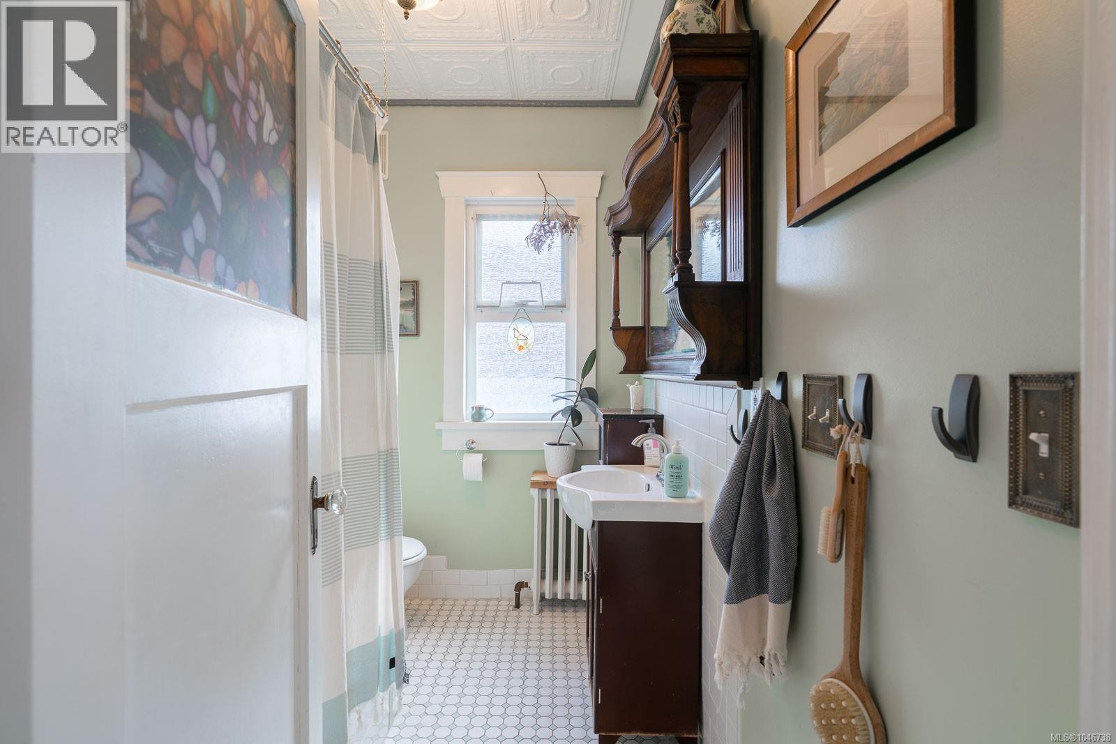 2629 2nd Ave - Image 20