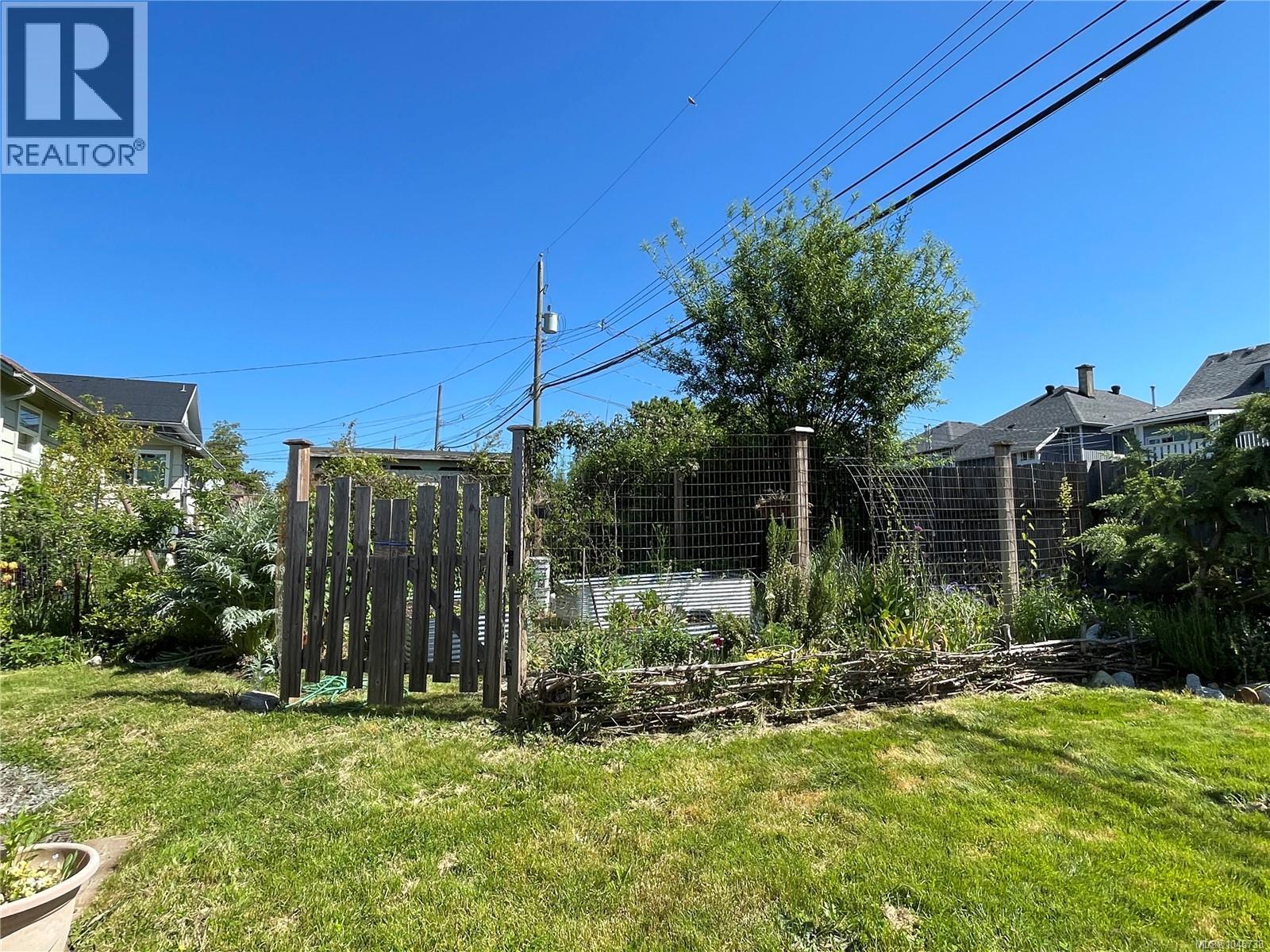 2629 2nd Ave - Image 32