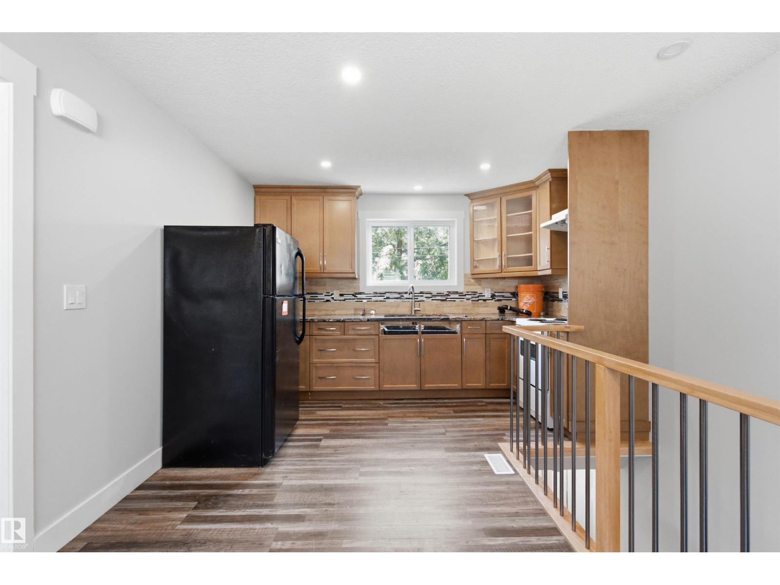 10707 09 128 Avenue NW - Photo 27