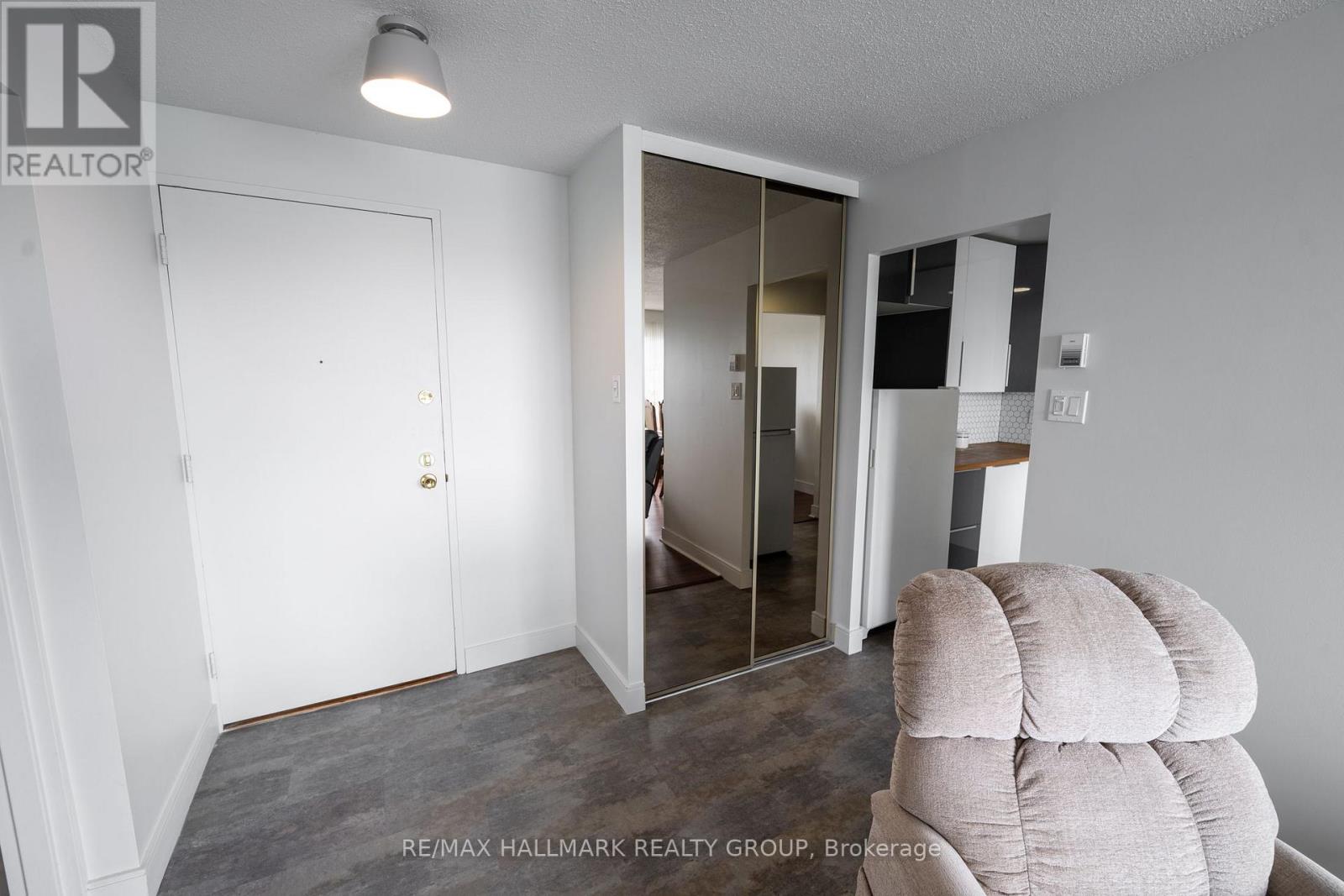 #906 20 CHESTERTON DRIVE - 7