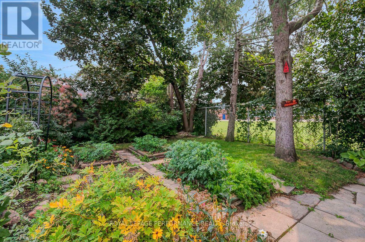 550 Wolffdale Crescent