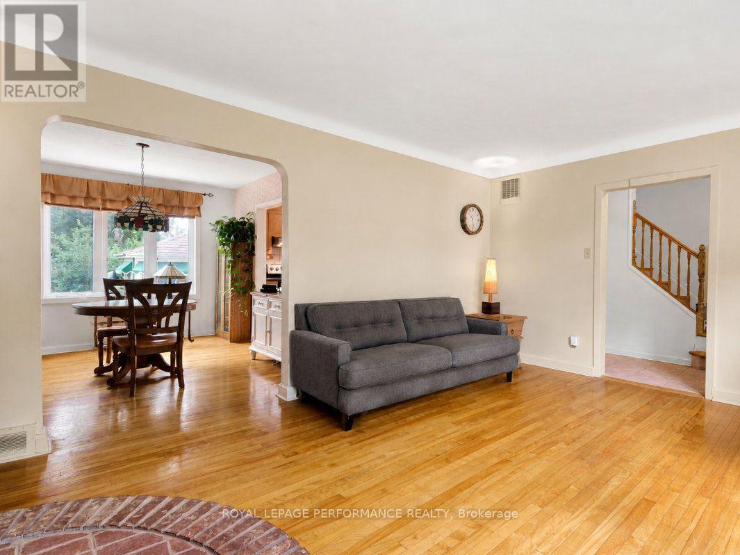 550 Wolffdale Crescent