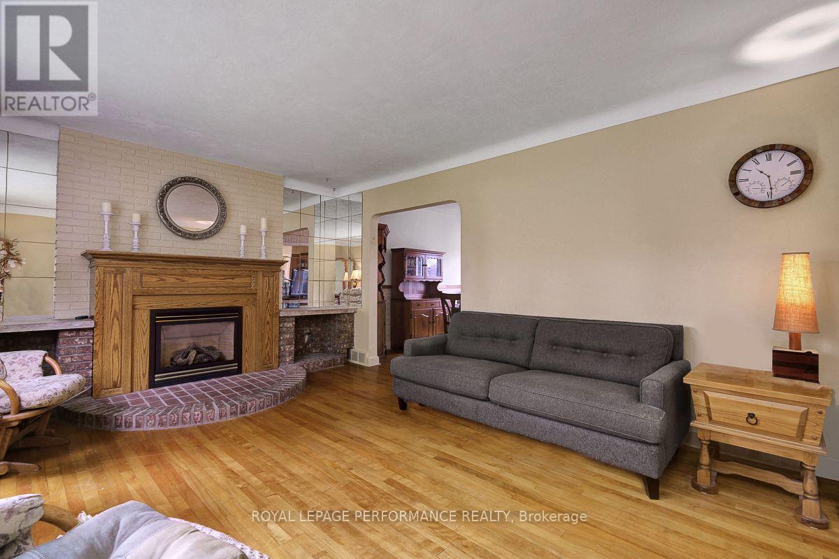 550 Wolffdale Crescent