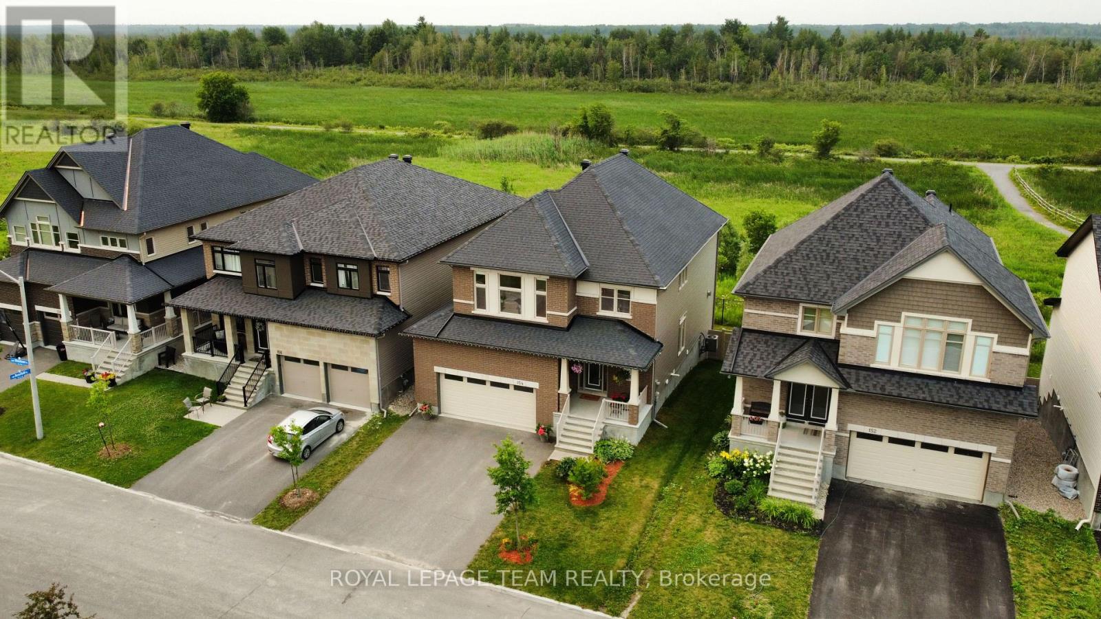Backing on parkland - no rear neighbours