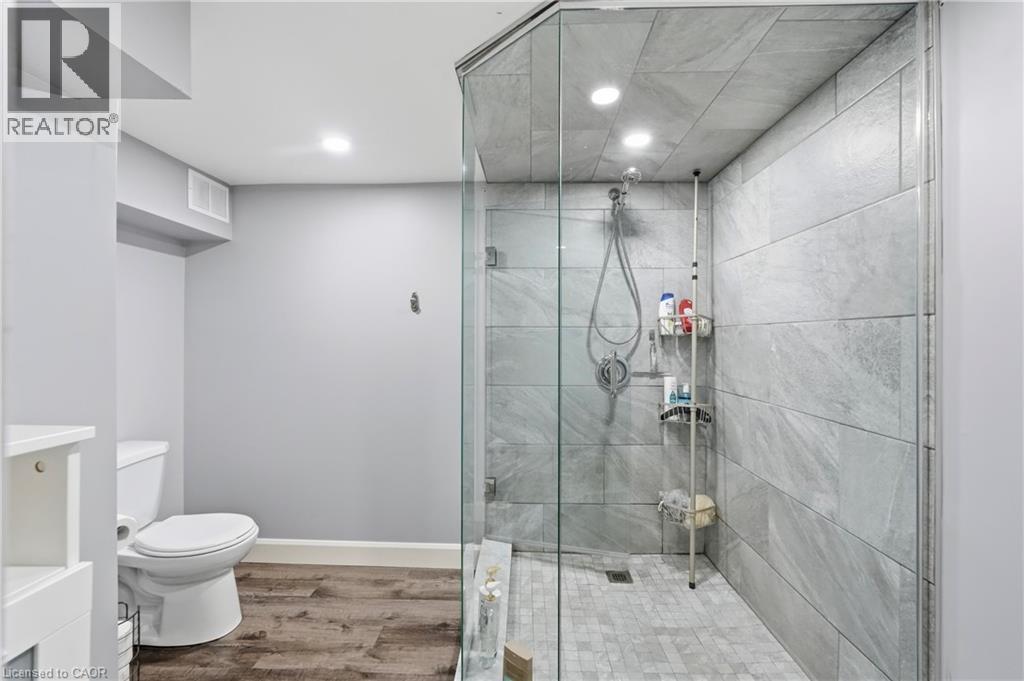 146 LYNDEN Road - Image 32