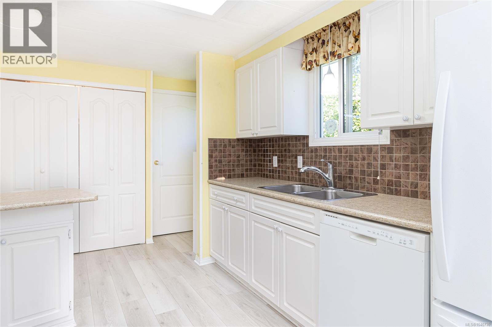 9394 Brookwood Dr - Image 11