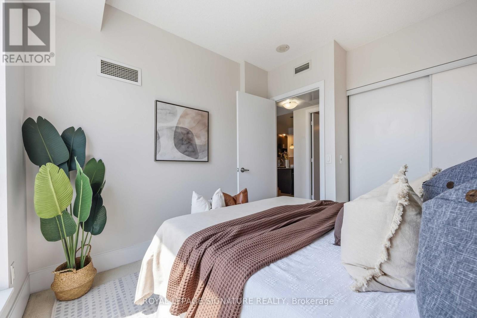 #403 181 WYNFORD DRIVE - 23