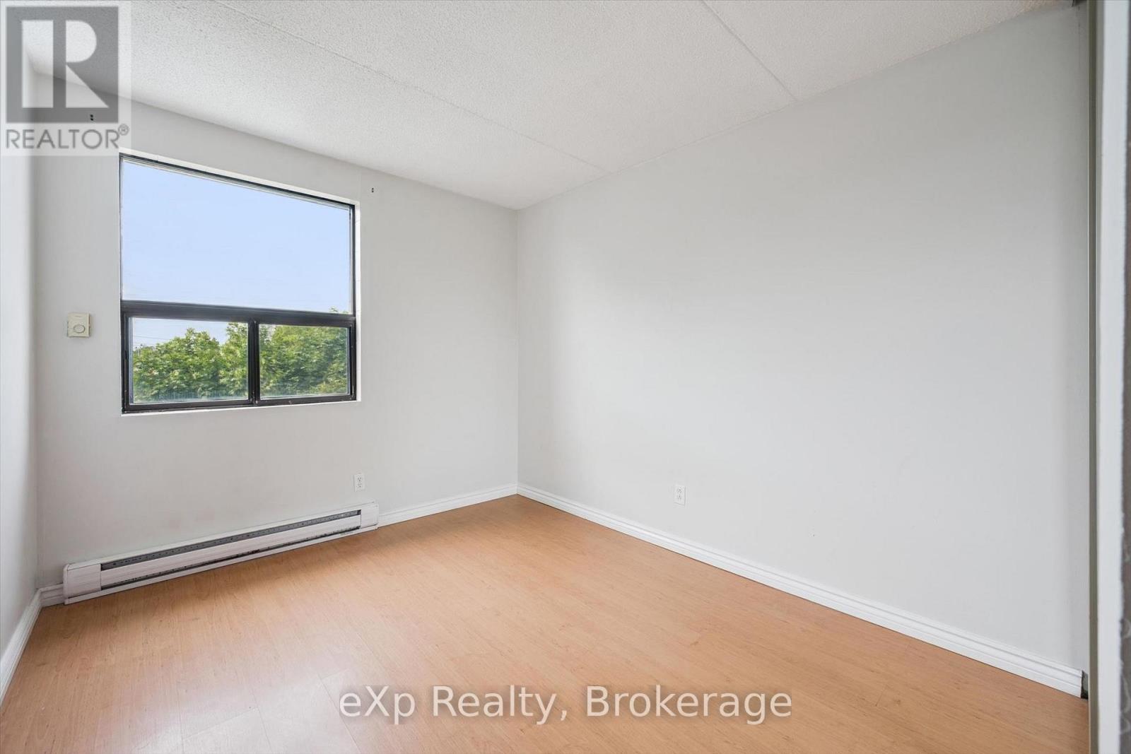 #404 65 SILVERCREEK PARKWAY N - 20
