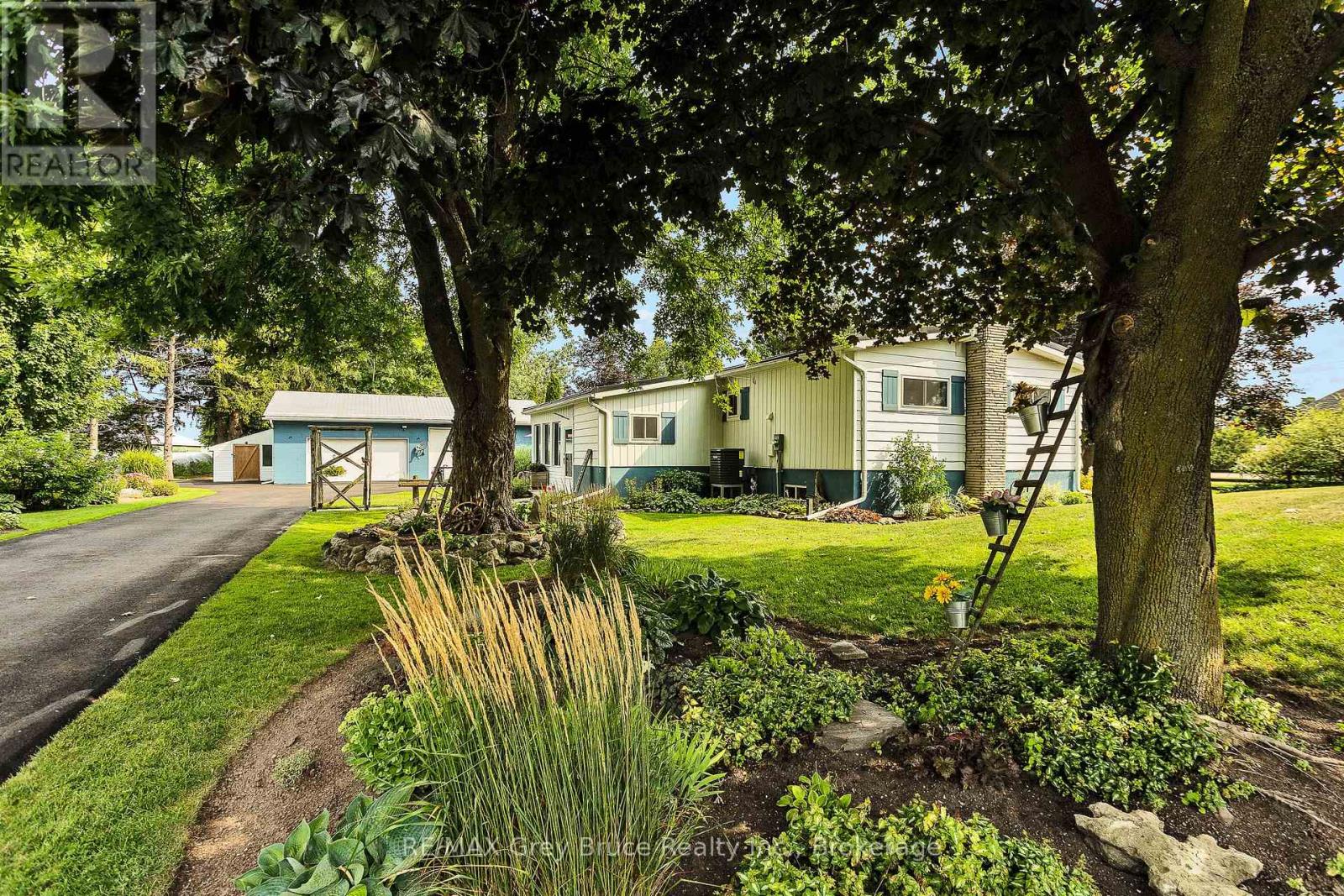 21571 GREY RD 16 ROAD E - 42