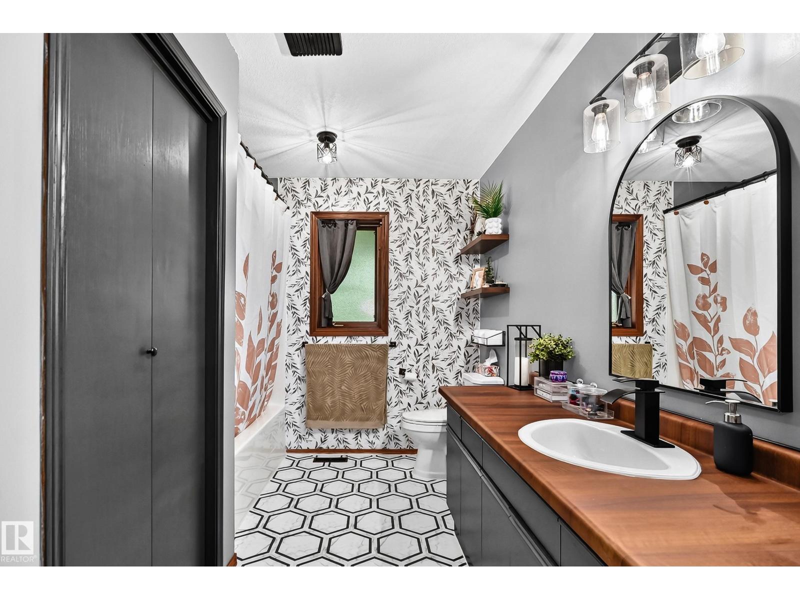 4809 51 ST - 26