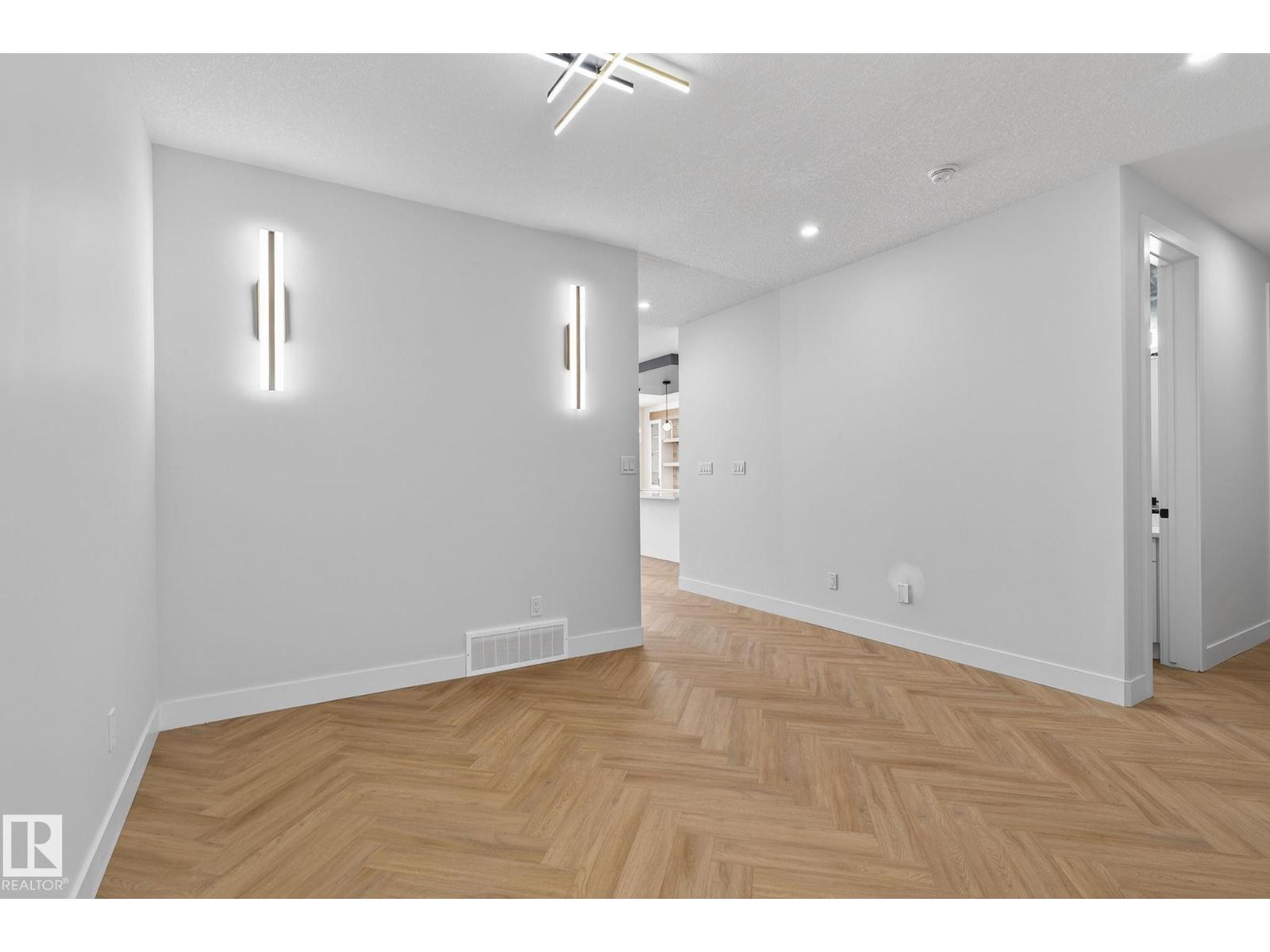 2316 63 AV NE - 22