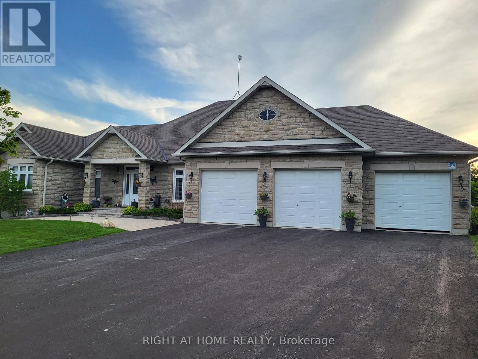 10 BROLLEY CRESCENT - 4