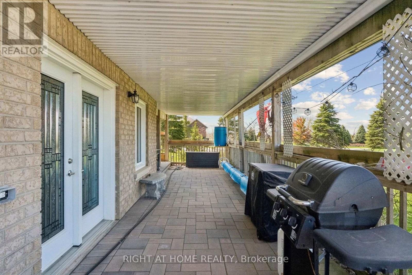 10 BROLLEY CRESCENT - 44