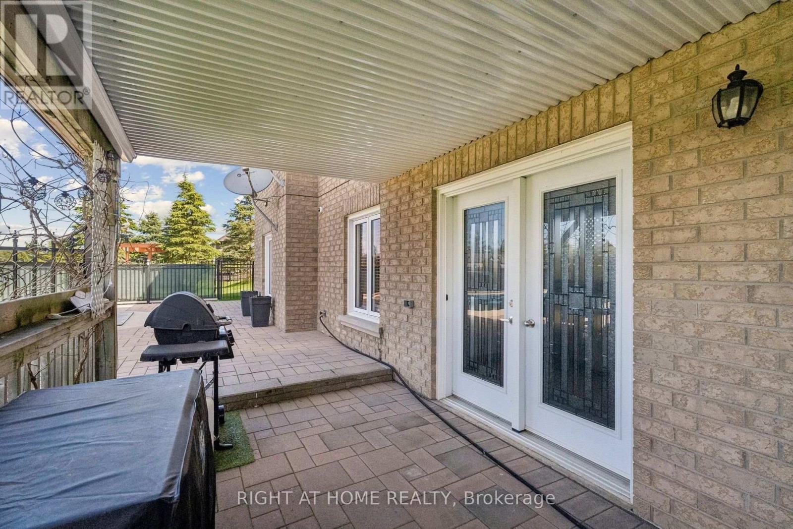 10 BROLLEY CRESCENT - 45