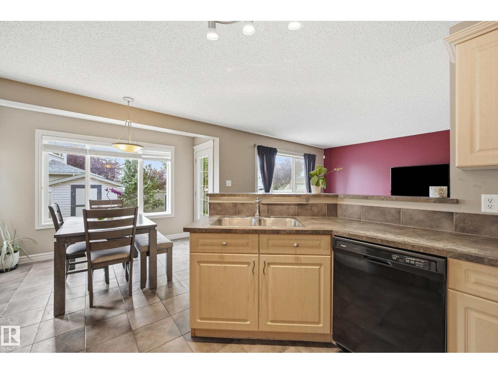 11543 11 AV SW - 14