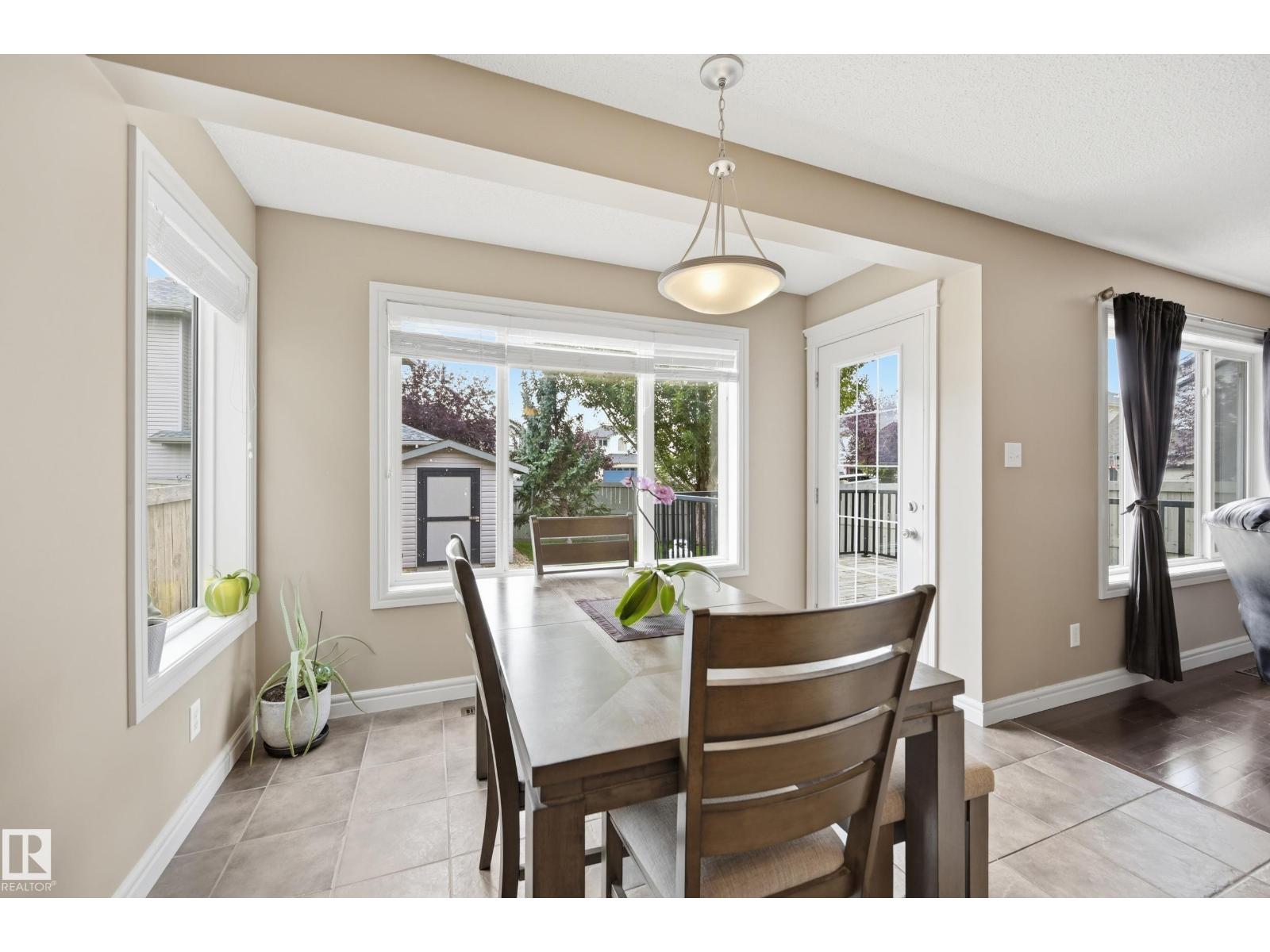 11543 11 AV SW - 15