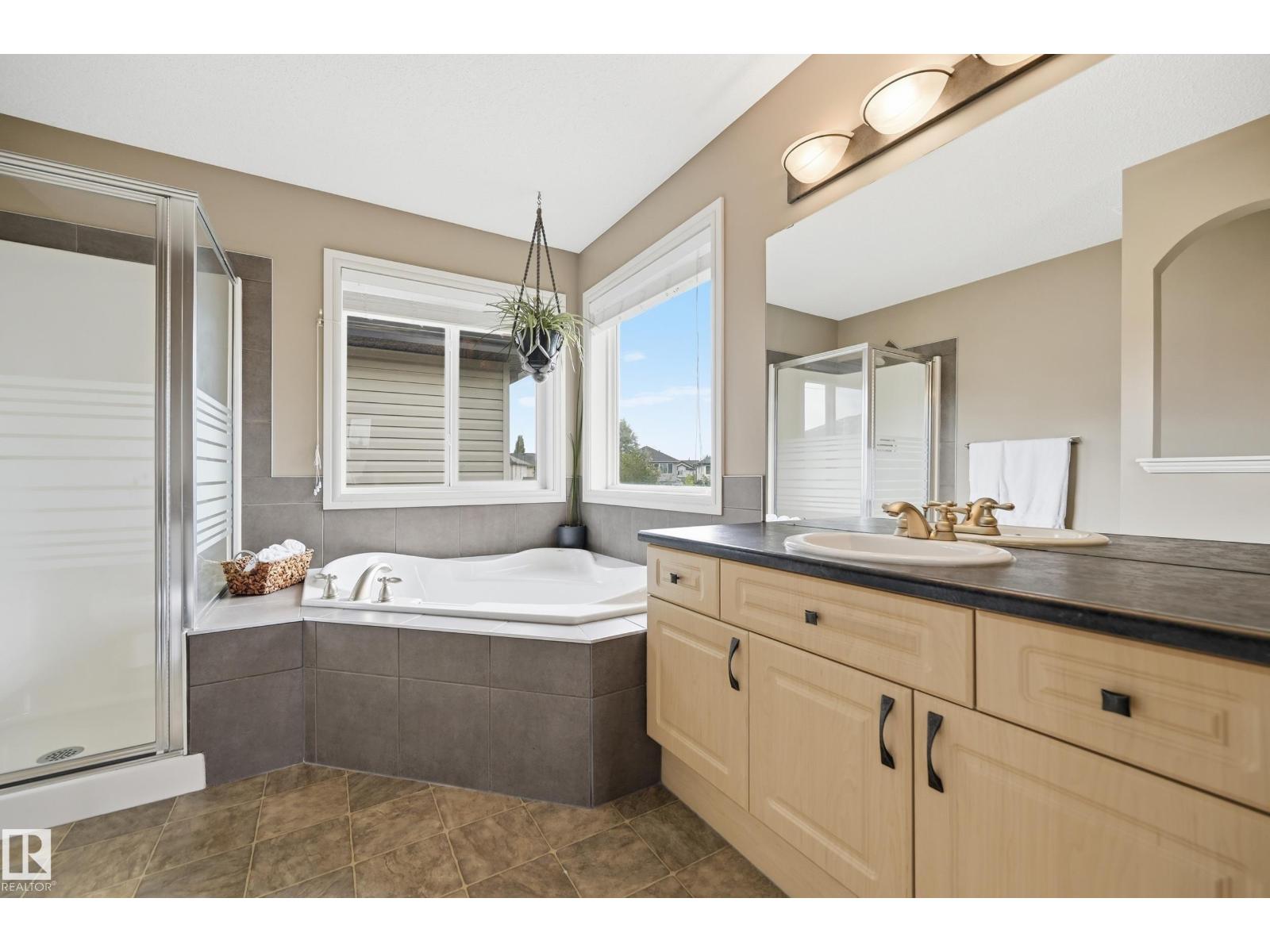 11543 11 AV SW - Image 23