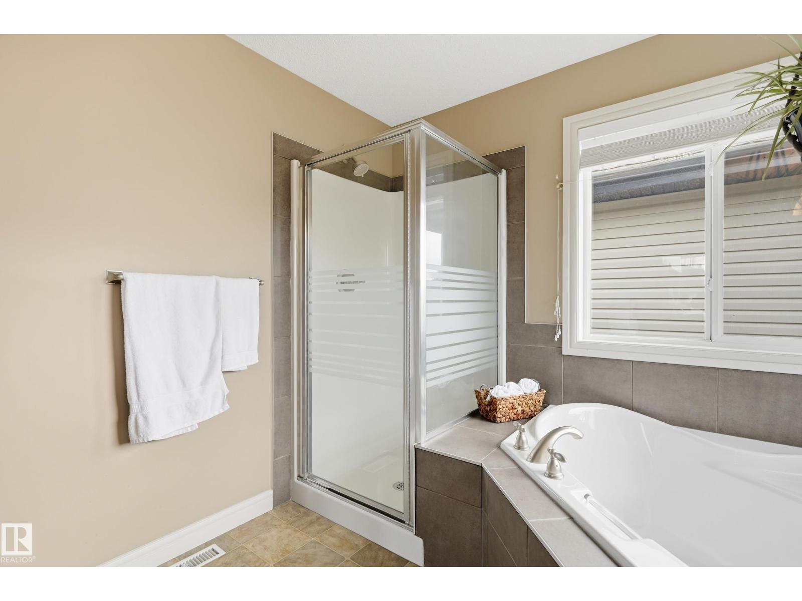 11543 11 AV SW - 25
