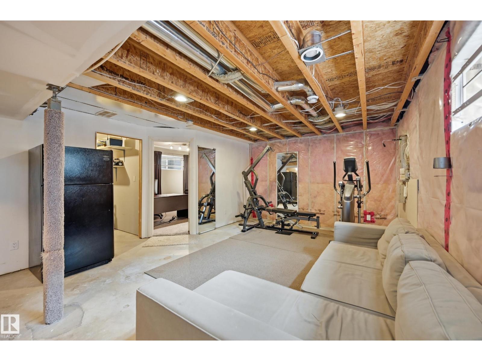 11543 11 AV SW - 36