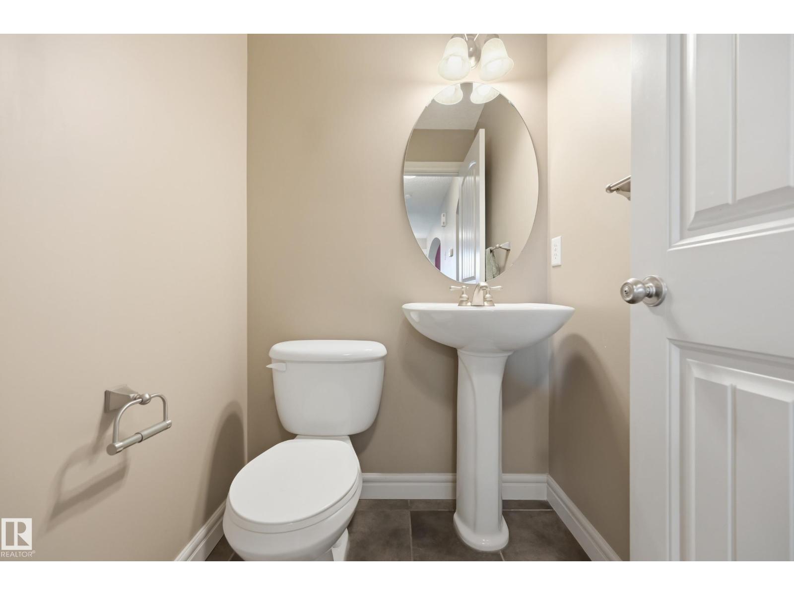 11543 11 AV SW - Image 18