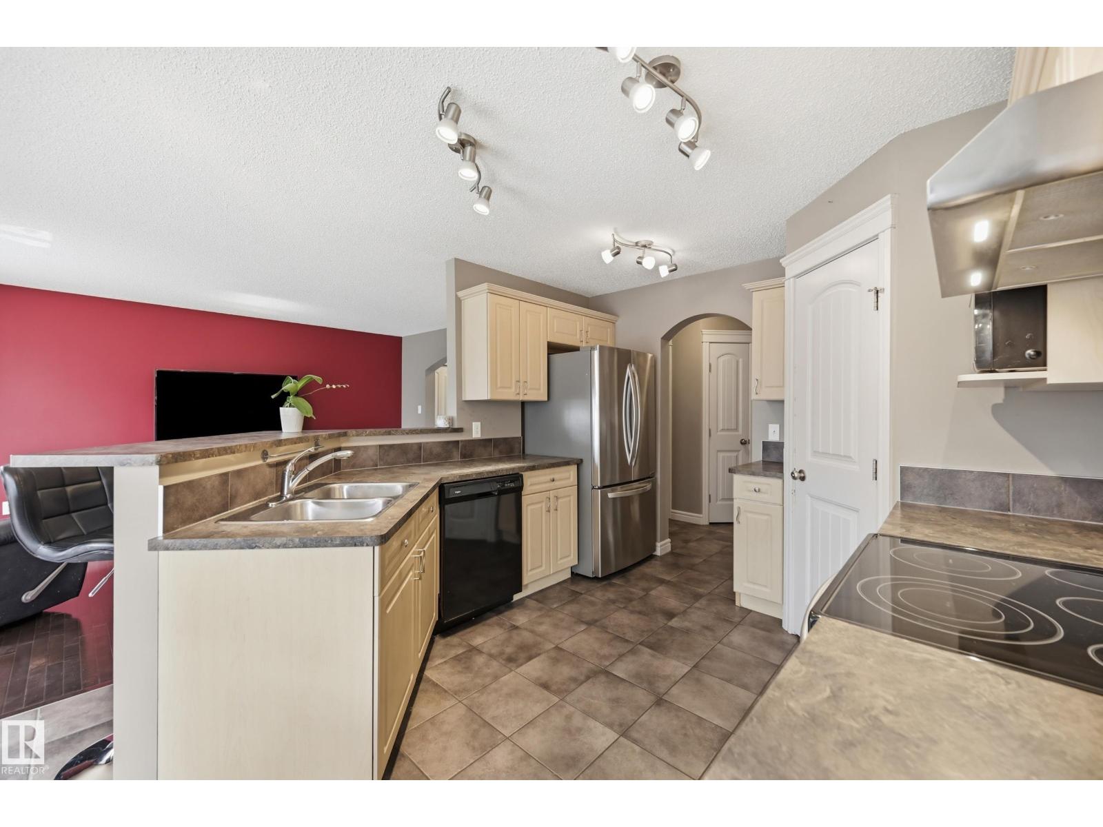 11543 11 AV SW - 11