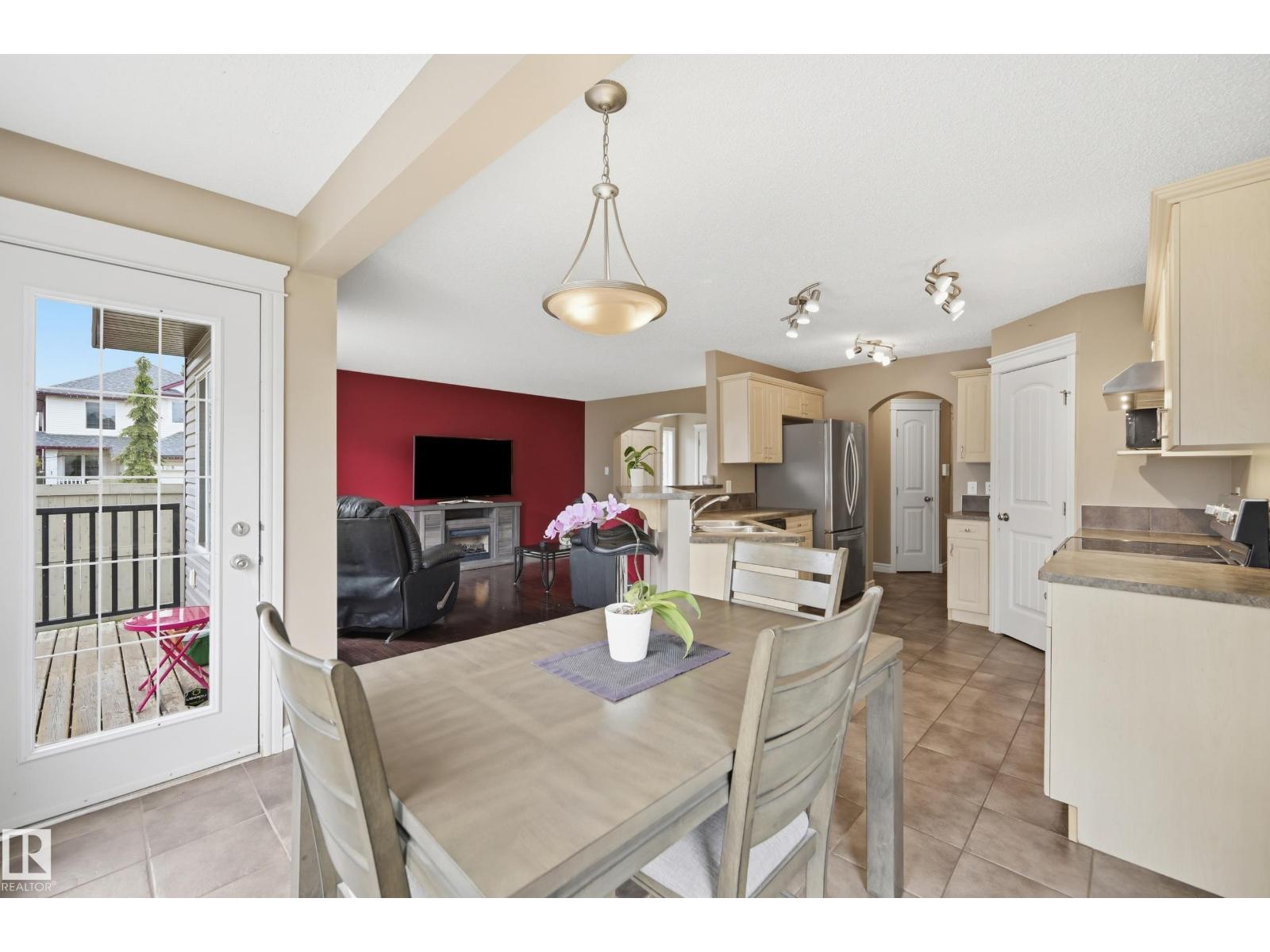 11543 11 AV SW - 17