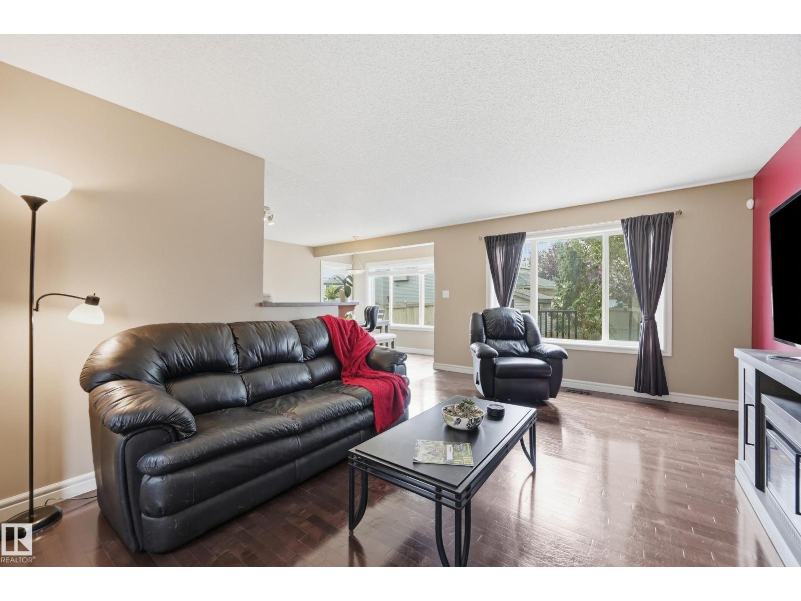 11543 11 AV SW - Image 8