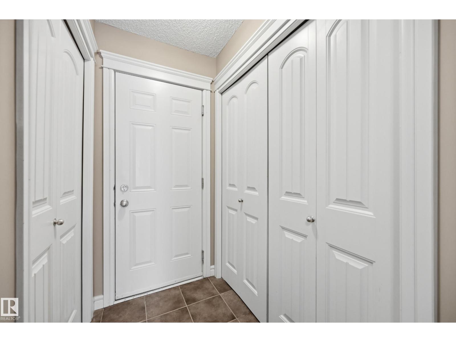 11543 11 AV SW - Image 19